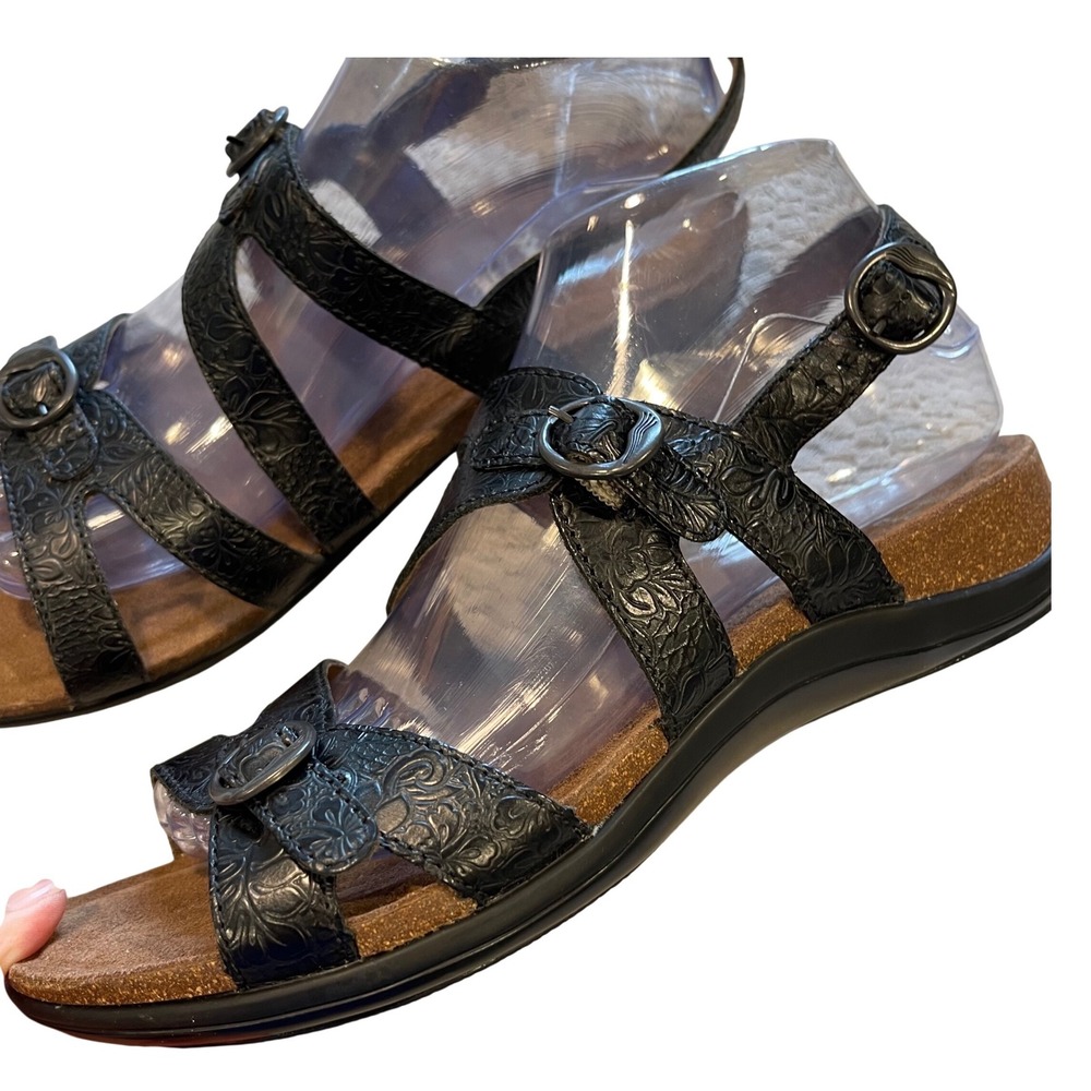 Dansko Strappy Sandals Women 40 Black Floral Embossed Leather Comfort Boho Wedge